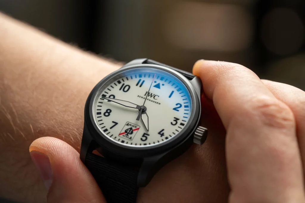 ساعة IWC Pilot's Watch Automatic 41 Black Aces تتميز بميناء مصنوع من الحديد اللين (مغطى بسوبر لومينوفا)